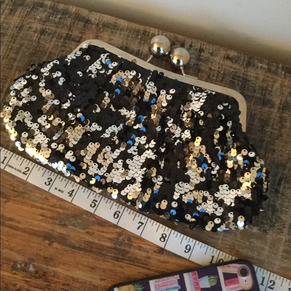 💥HP💥Fun Sequined Purse💥HP💥 - Picture 1 of 6